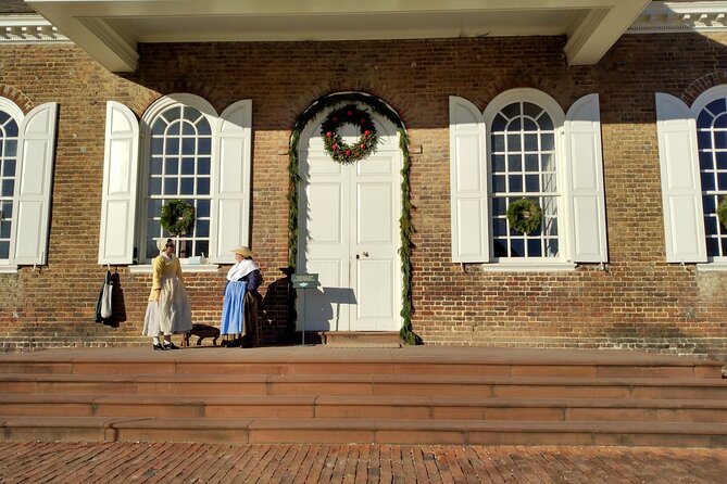 Guided Colonial Christmas Tour in Williamsburg - Bruton Parish and the Capitol Building