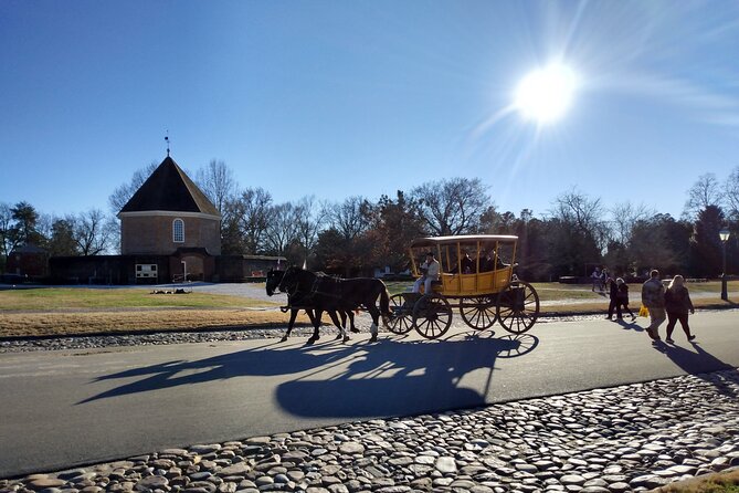 Guided Colonial Christmas Tour in Williamsburg - Colonial customs, church traditions, and pirate Christmas