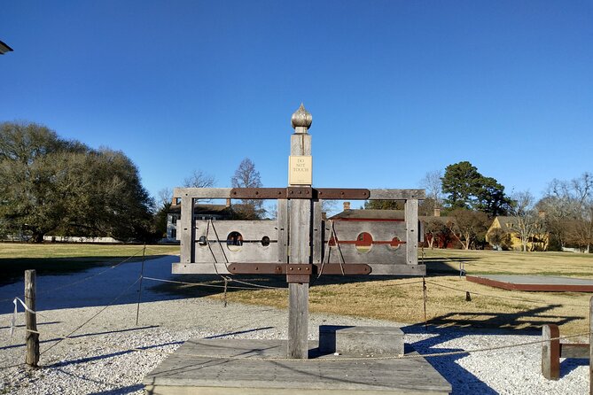 Guided Colonial Christmas Tour in Williamsburg - What the 90-minute format feels like