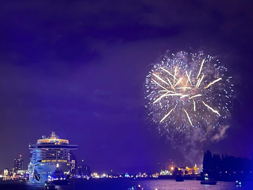 Hamburg: New Years Eve Harbour Cruise - One Glass of Sekt and Drinks for Purchase