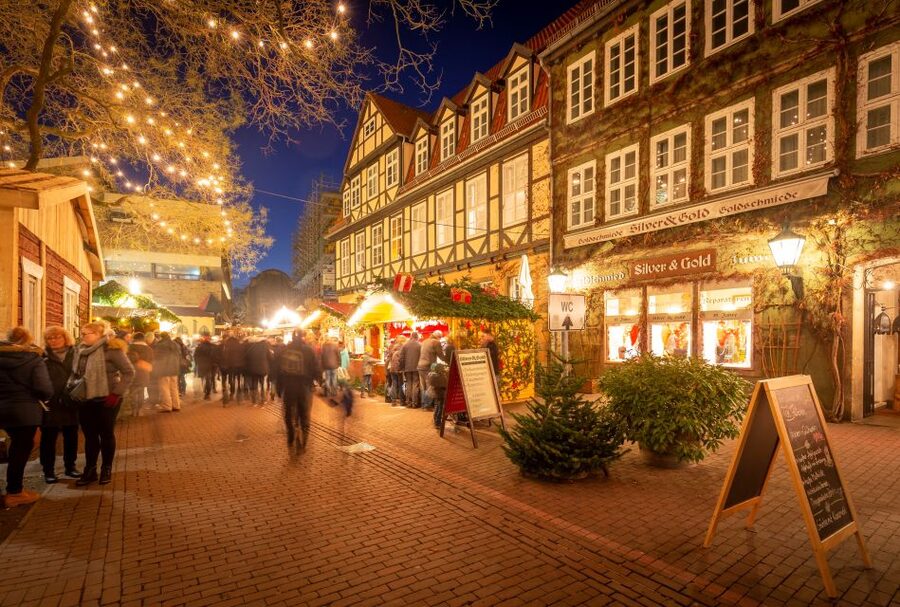 Hannover: Christmas Time Walking Tour - Market Church and the old town