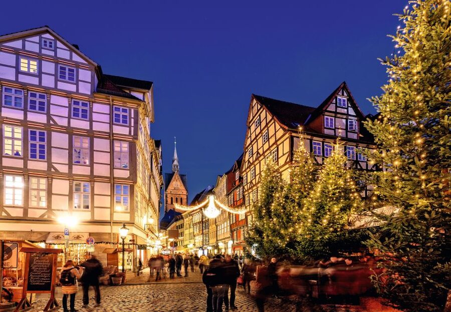 Hannover: Christmas Time Walking Tour - Ballhofplatz and Am Hohen Ufer
