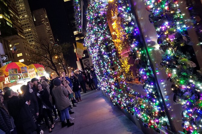 Holiday Lights Extravaganza Walking Tour - Saks Fifth Avenue turns the facade into a show