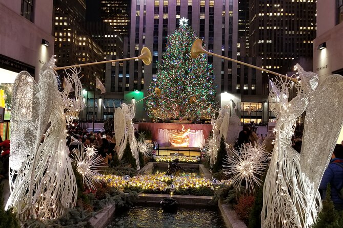 Holiday Lights Extravaganza Walking Tour - Bergdorf Goodman and Sixth Avenue keep the lights going