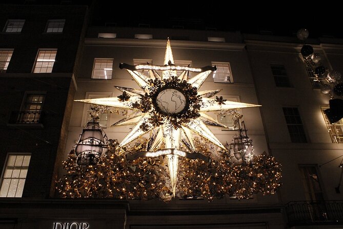 Iconic Streets of London Christmas Lights Tour - Trafalgar Square and the Norwegian Christmas tree