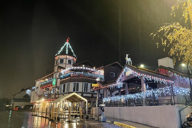 Leavenworth Christmas Lights Tour from Seattle - Stevens Pass and the winter road