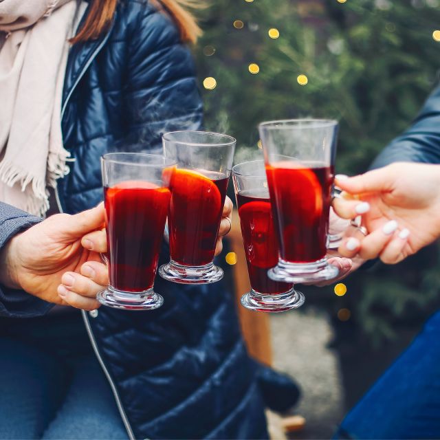Leipzig: Mulled Wine Motorboat Tour - Mulled wine, tea, and a warm first impression