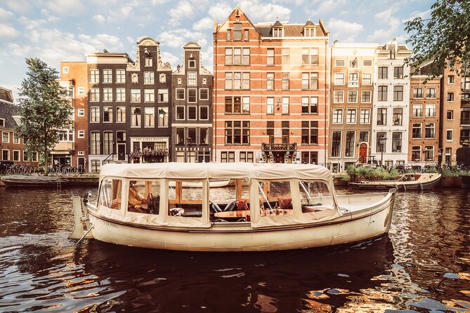 Light‌ ‌Festival‌ ‌Private‌ ‌Cruise‌ incl Snacks and hot Gluhwein - From Herengracht 605 into the canal ring