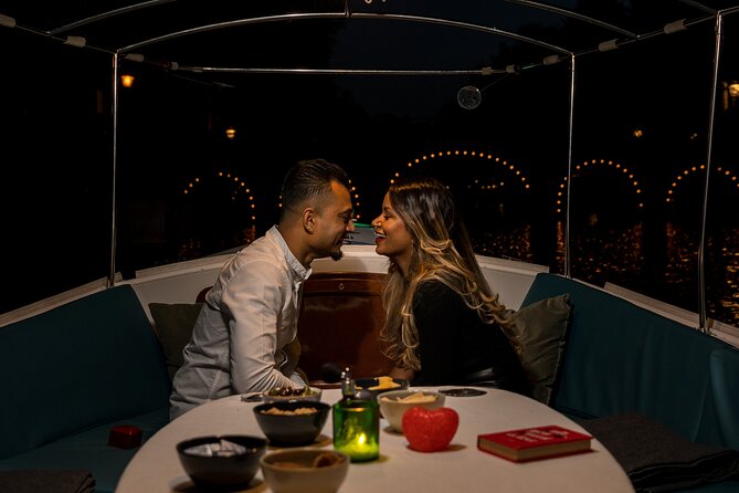 Light‌ ‌Festival‌ ‌Private‌ ‌Cruise‌ incl Snacks and hot Gluhwein - Glühwein, winter tea, and Dutch bites