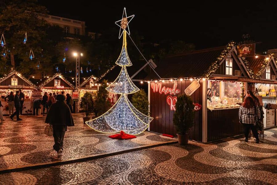 Lisbon: Christmas Flexible Walking Tour - Rossio Square and the holiday market