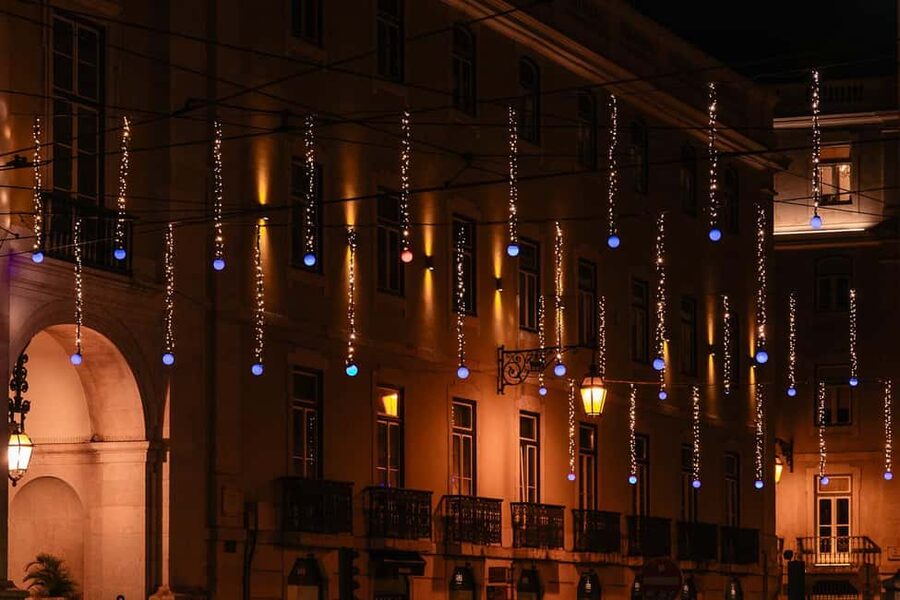 Lisbon: Christmas Flexible Walking Tour - From Largo Luís de Camões toward Chiado