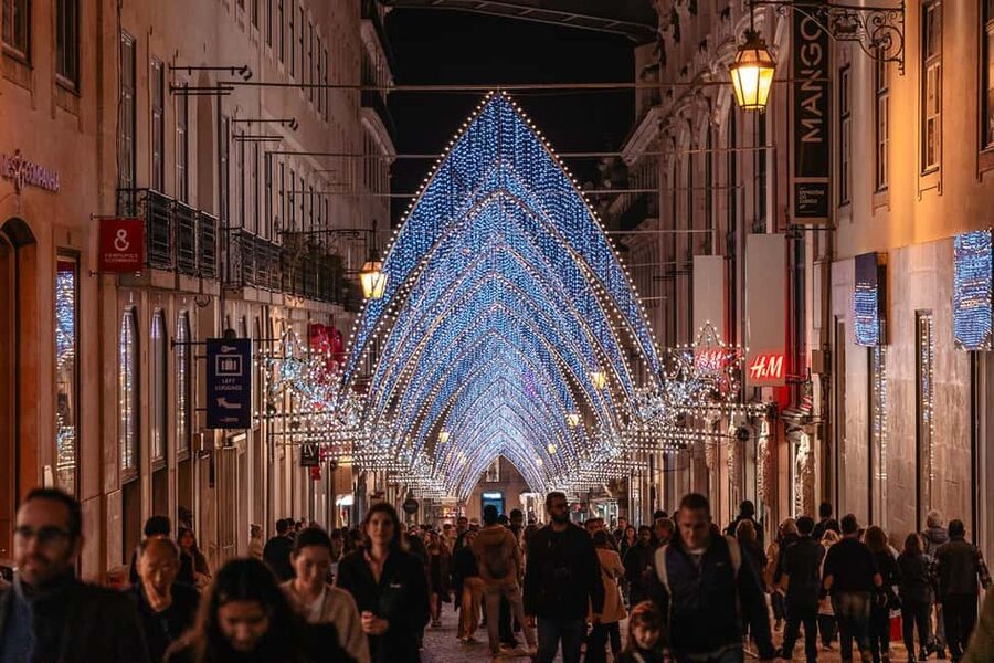 Lisbon: Christmas Flexible Walking Tour - What the $9 price really gives you