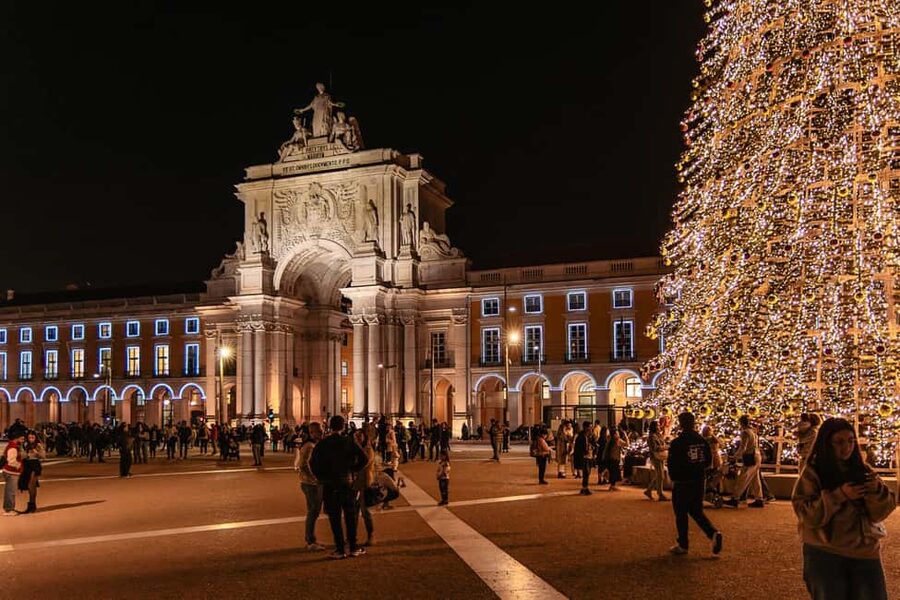 Lisbon: Christmas Flexible Walking Tour - Praça do Comércio and Lisbon’s giant Christmas tree