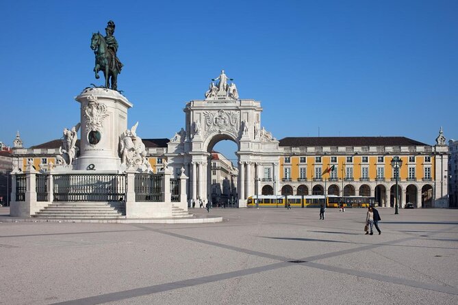 Lisbon: Fireworks, Music and Open Bar in New Year's Eve Cruise - Key points to know before you book