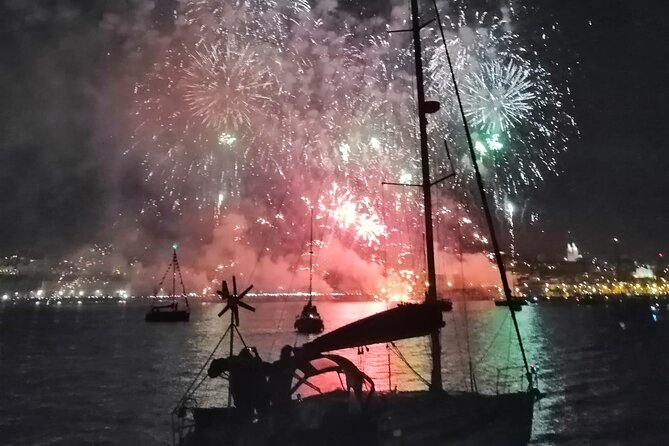Lisbon: Fireworks, Music and Open Bar in New Year's Eve Cruise - The 25 de Abril Bridge and São Jorge Castle