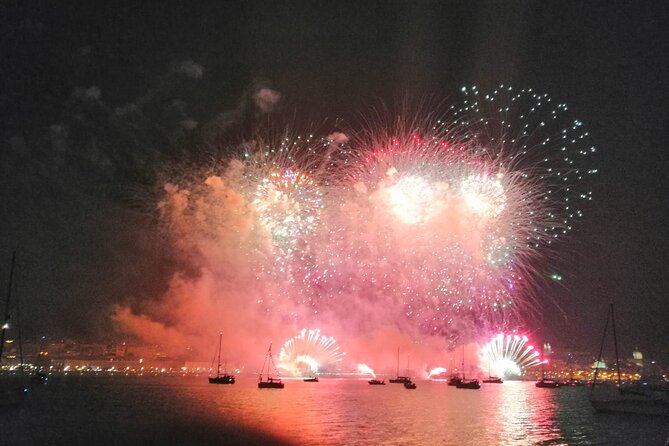 Lisbon: Fireworks, Music and Open Bar in New Year's Eve Cruise - Music, atmosphere, and the type of night to expect