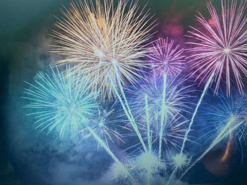 Lisbon: New Year's Eve Fireworks Sail Boat Tour - What the small group changes