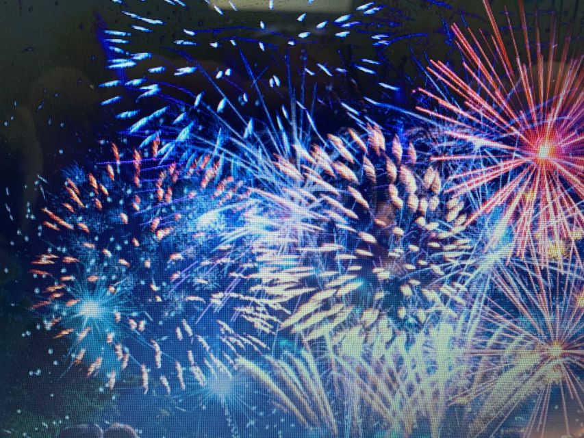 Lisbon: New Year's Eve Fireworks Sail Boat Tour - What to wear for two hours on the river