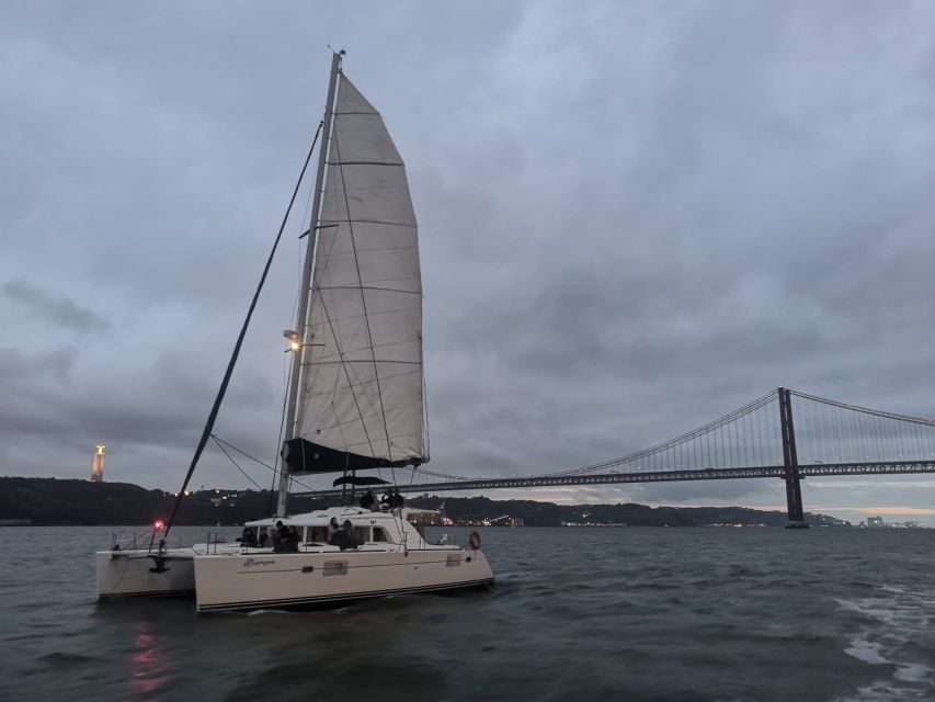 Lisbon: New Year's Eve Tagus River Cruise with Open Bar - Beer, wine, sangria, and the midnight toast