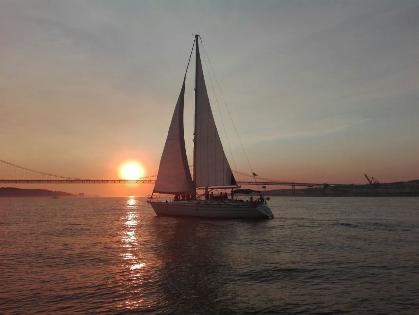 Lisbon: New Year's Eve Tagus River Cruise with Open Bar - Indoor comfort and outdoor views