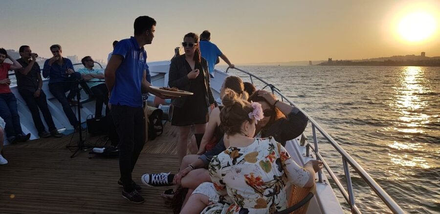 Lisbon: New Year's Eve Tagus River Cruise with Open Bar - Getting back after the fireworks