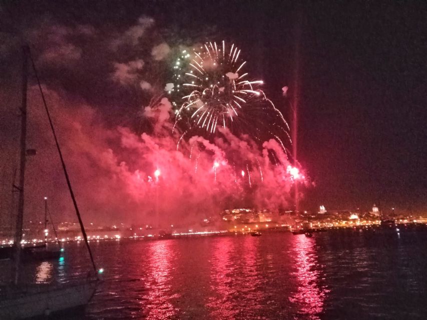 Lisbon: New Year's Eve Tagus River Cruise with Open Bar - Who should book this experience?