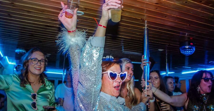 Lisbon: New Year's Eve with Live Dj Fireworks and Open Bar - A New Year’s Eve party with Lisbon as the backdrop