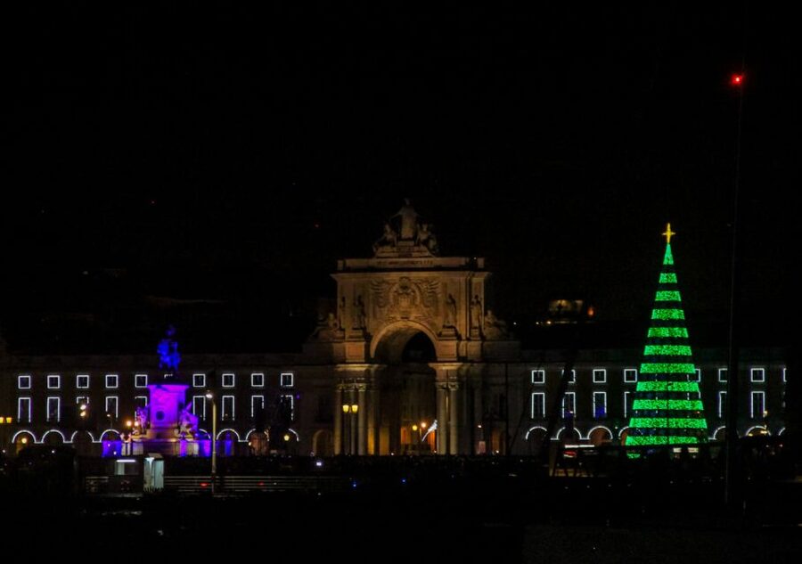 Lisbon: New Year's Eve with Live Dj Fireworks and Open Bar - The open bar and food setup