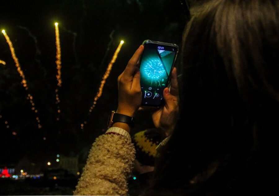 Lisbon: New Year's Eve with Live Dj Fireworks and Open Bar - Dancing under the stars with a live DJ