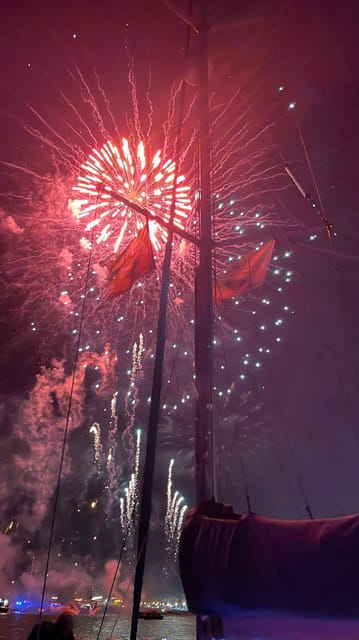 Lisbon: New Year's party on sailboat tour 2026 to 2027 - Key points to know before booking