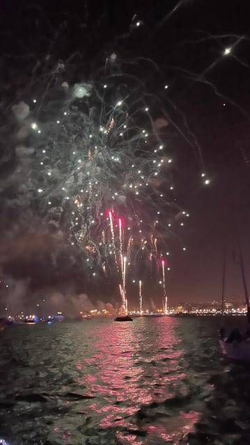 Lisbon: New Year's party on sailboat tour 2026 to 2027 - What the two-hour or three-hour timing means