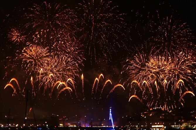 Lisbon NYE Fireworks Catamaran Cruise with Food and Drinks - A 90-minute ride along the Tagus