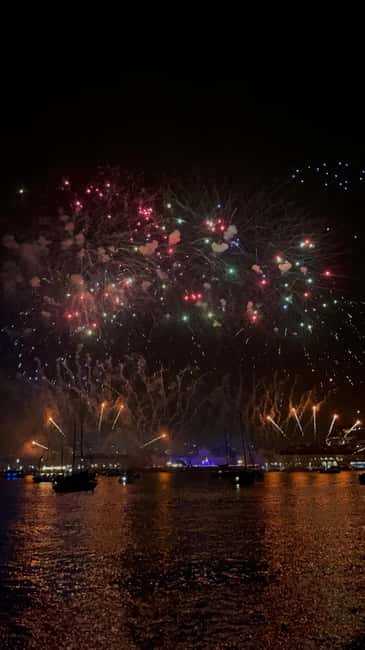Lisbon: NYE Fireworks Catamaran Cruise with Food & Drinks - Meeting in Belém before the river lights up