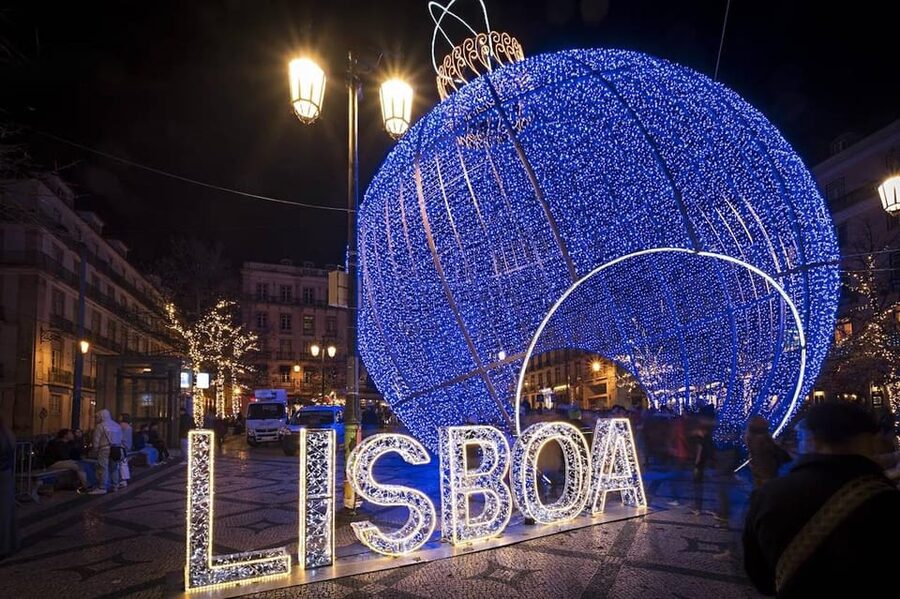 Lisbon: Private Christmas Lights Tour by Eco Tuk Tuk - Baixa Pombalina and Commerce Square