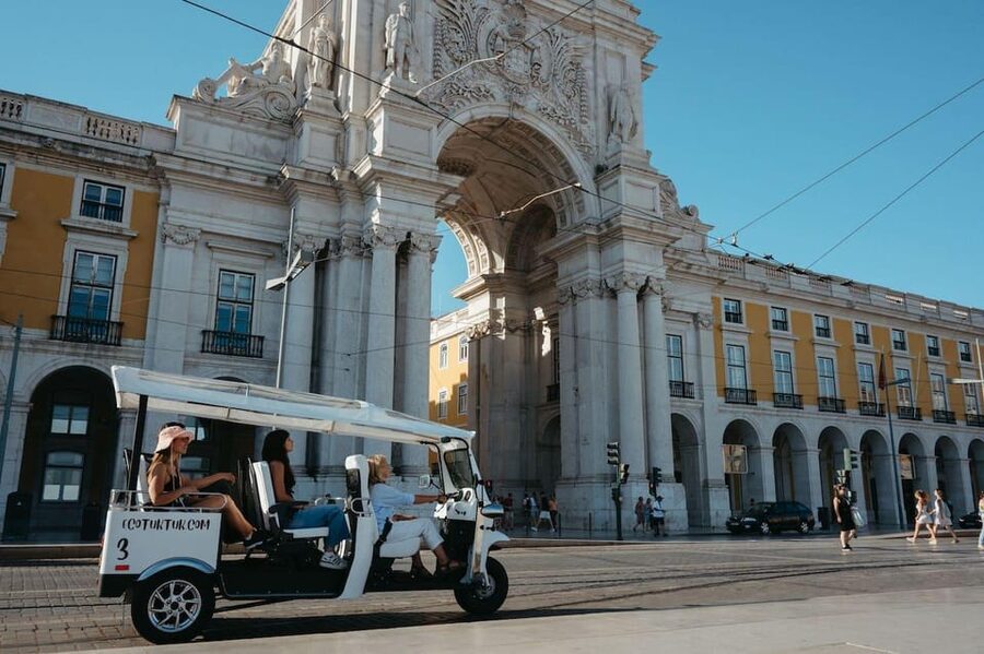 Lisbon: Private Christmas Lights Tour by Eco Tuk Tuk - What the private format really gives you