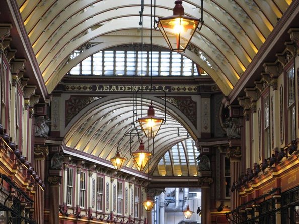 London Christmas Carol & Charles Dickens Small Group Walking Tour - Key points at a glance