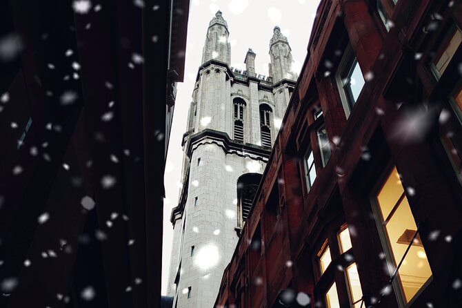 London Christmas Carol & Charles Dickens Small Group Walking Tour - Inside the George and Vulture