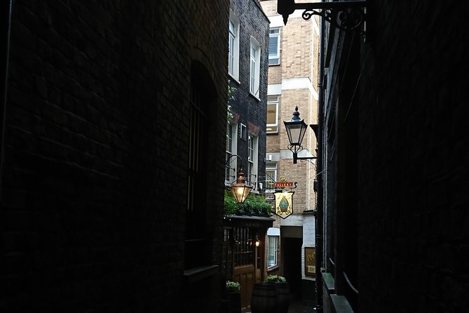 London Christmas Carol & Charles Dickens Small Group Walking Tour - Simpsons Tavern and the question of Scrooge’s dinner