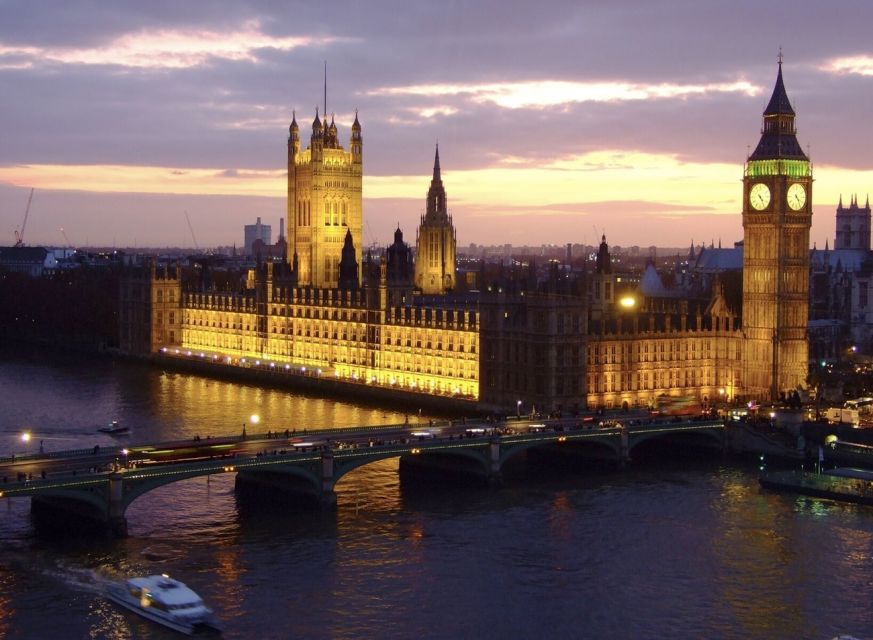 London: Christmas Eve City Tour with Dinner & Midnight Mass - Who will enjoy this evening most?