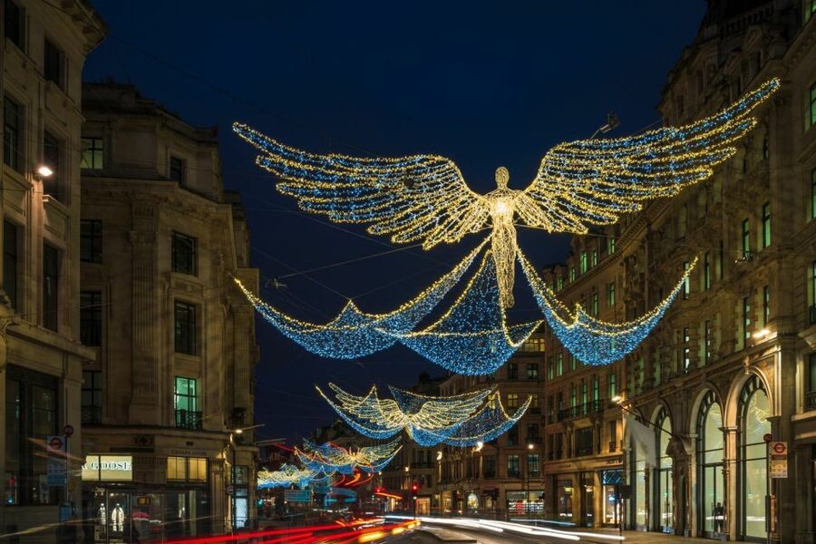 London: Christmas Eve City Tour with Dinner & Midnight Mass - Dinner in Covent Garden