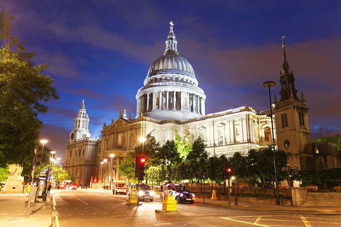 London Christmas Eve Illuminations Guided Tour by Night - Westminster Abbey, Big Ben, and the Thames