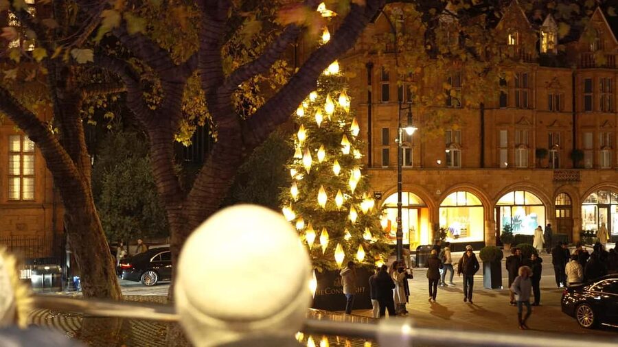 London: Christmas Lights Bus Tour With Live Guide - London’s Christmas lights from a moving seat