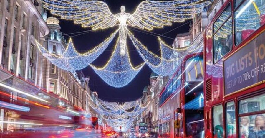 London: Christmas Lights Bus Tour With Live Guide - Choosing your seat in cold December weather