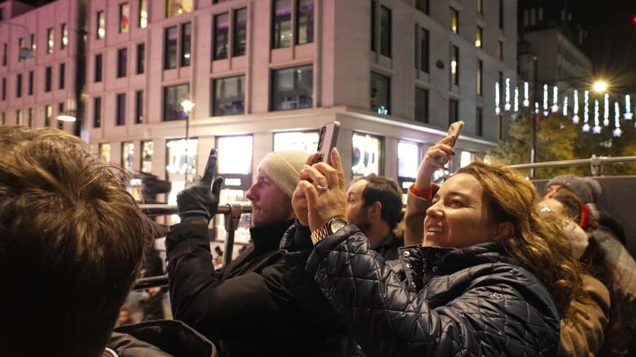 London: Christmas Lights Bus Tour With Live Guide - Practical tips for a better evening