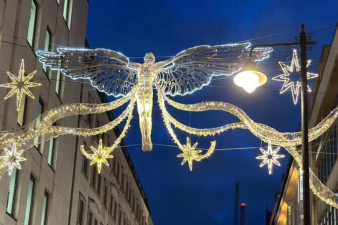 London Christmas Lights Guided Tour With Christmas Music - Starting on Rathbone Street with the right expectations