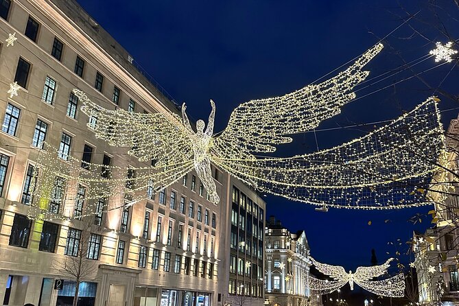 London Christmas Lights Guided Tour With Christmas Music - Why the headphones change the evening