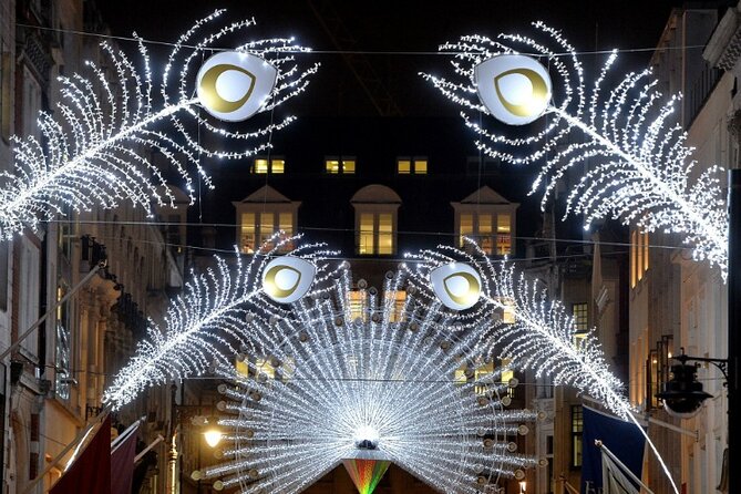 London Christmas Lights Guided Walking Tour - Trafalgar Square and the great Christmas tree
