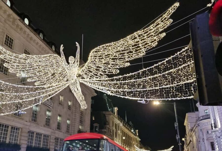 London: Christmas Lights Guided Walking Tour Small Group - Why this Christmas walk works well