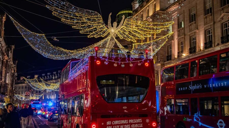 London: Christmas Lights Santa Sleigh Open-Top Tour - Regent Street and Hamleys after dark