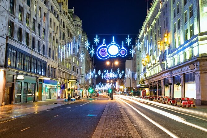 London: Christmas Lights Self Guided Walking Tour - Trafalgar Square and the great Christmas tree